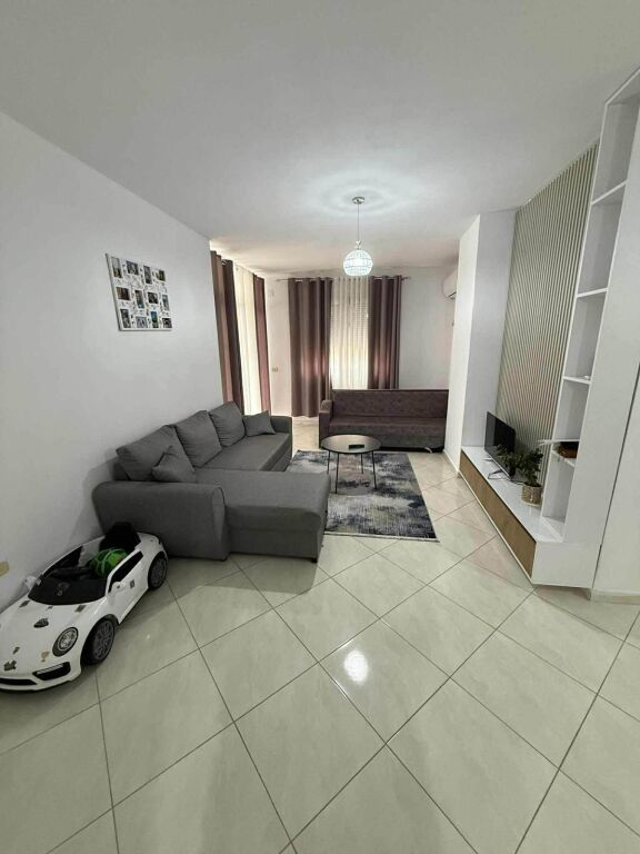 🏡 Jepet me qera apartament 2+1+2 + garazh 🚗🚗📍 Vendndodhja: Kompleksi Fratari, Astir💰 Qiraja: 50,000 lekë/muaj