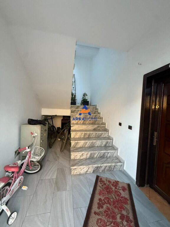 SHITET VILË ME 6 APARTAMENTE  "TE ISH SHESHI SHQIPONJA" 700.000 EURO (I DISKUTUESHEM)