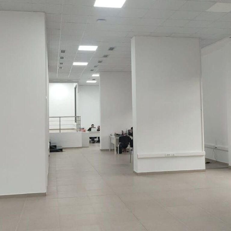 🏢 Vendesi Commerciale in Vendita 420 m² Premium – Via delle Barricate ✨