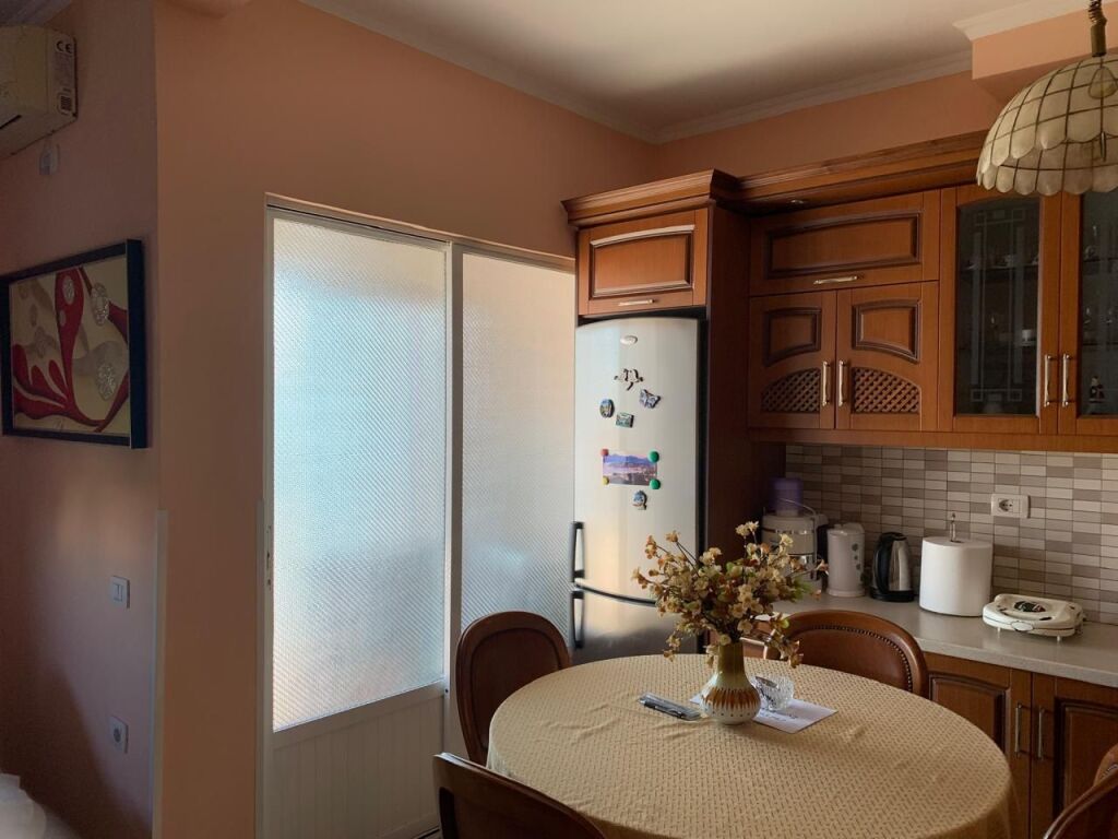 Shitet Apartament 2+1 ne lgj.8 Shkurti, Fier 90,4 m2