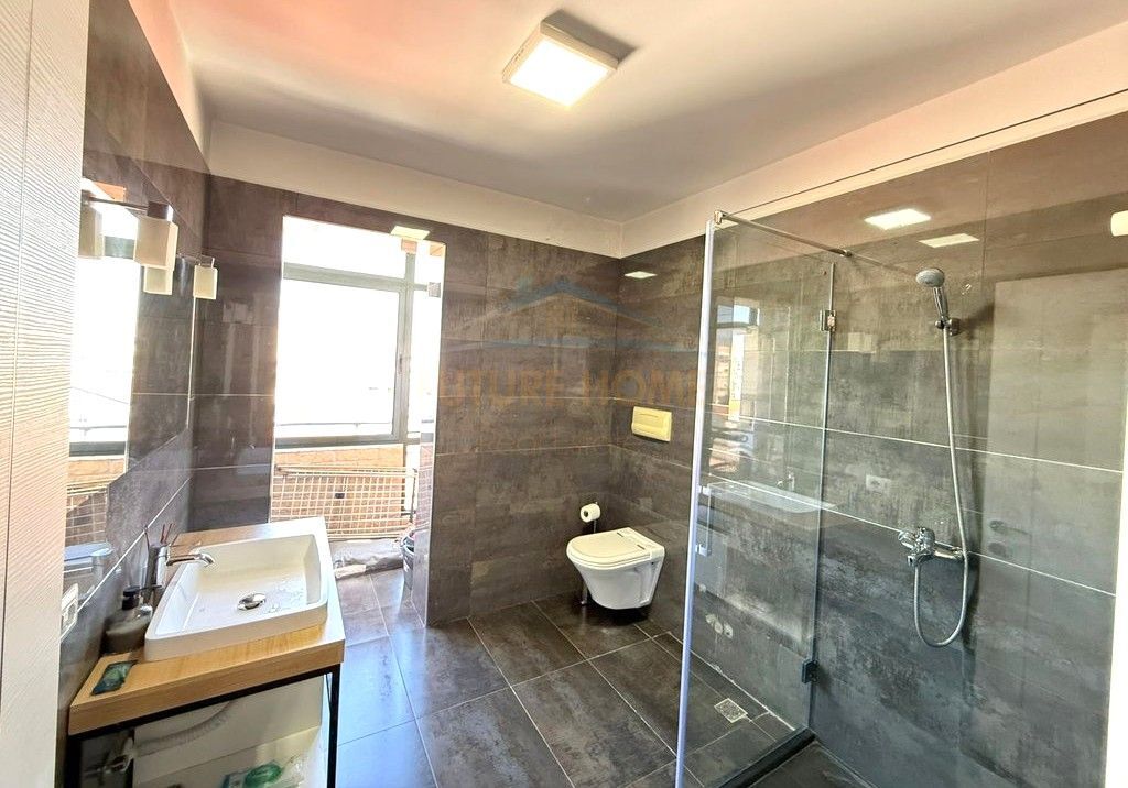 Shitet, Apartament 2+1+2, Selite