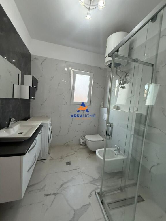 SHITET VILË ME 6 APARTAMENTE  "TE ISH SHESHI SHQIPONJA" 700.000 EURO (I DISKUTUESHEM)