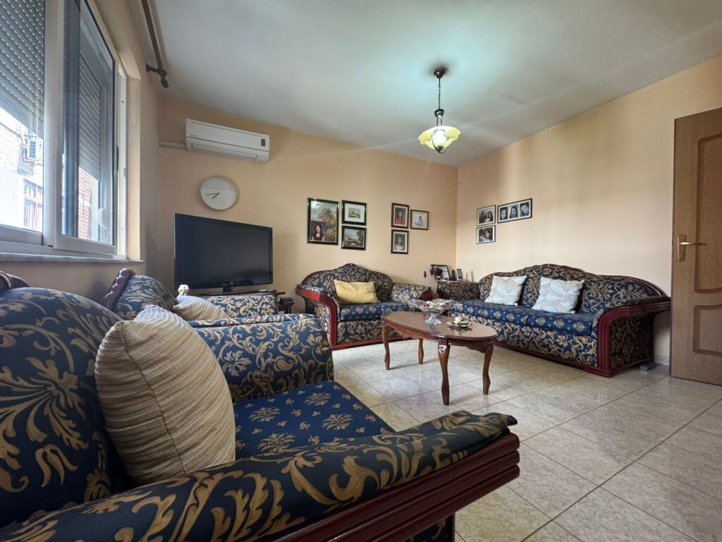 Shitet Apartament 2+1 RR.BARDHYL SHESHI SHTRAUS