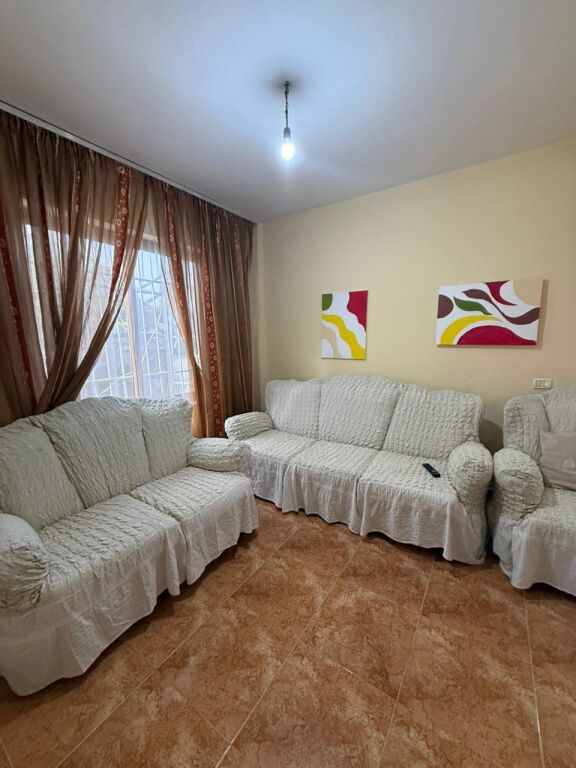 Rent | Shtëpi private 2 + 1 | Spitali Amerikan 2 | 500 €/month