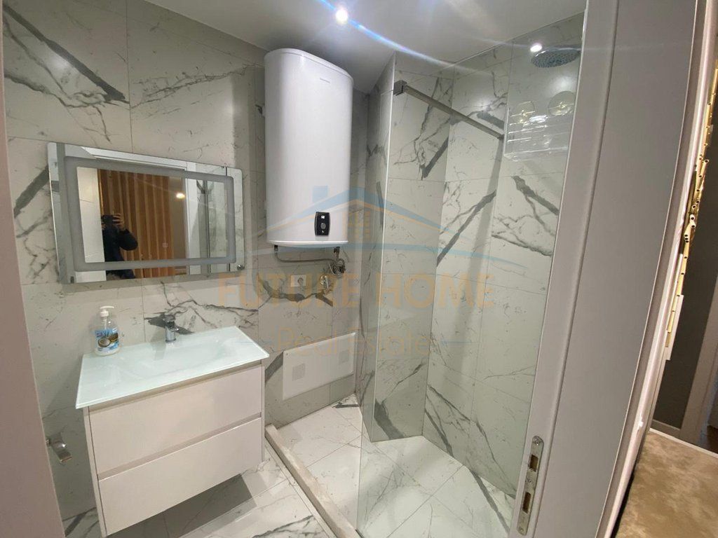 Qira, Apartament 2+1+2, Pazari i Ri, Tiranë.