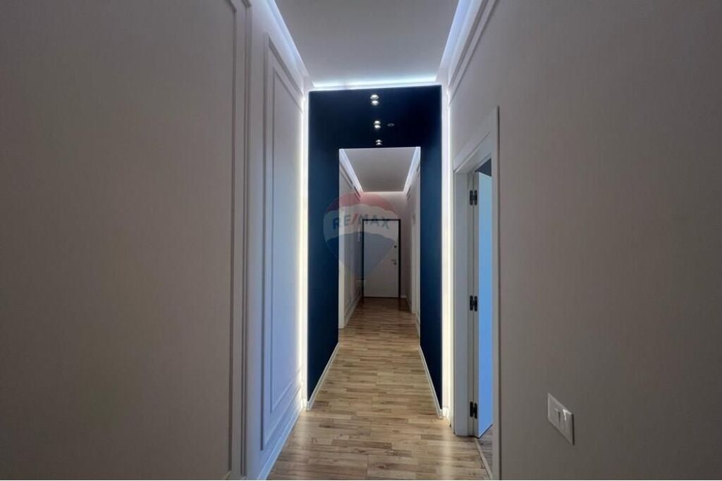 Office for rent at Square 21!