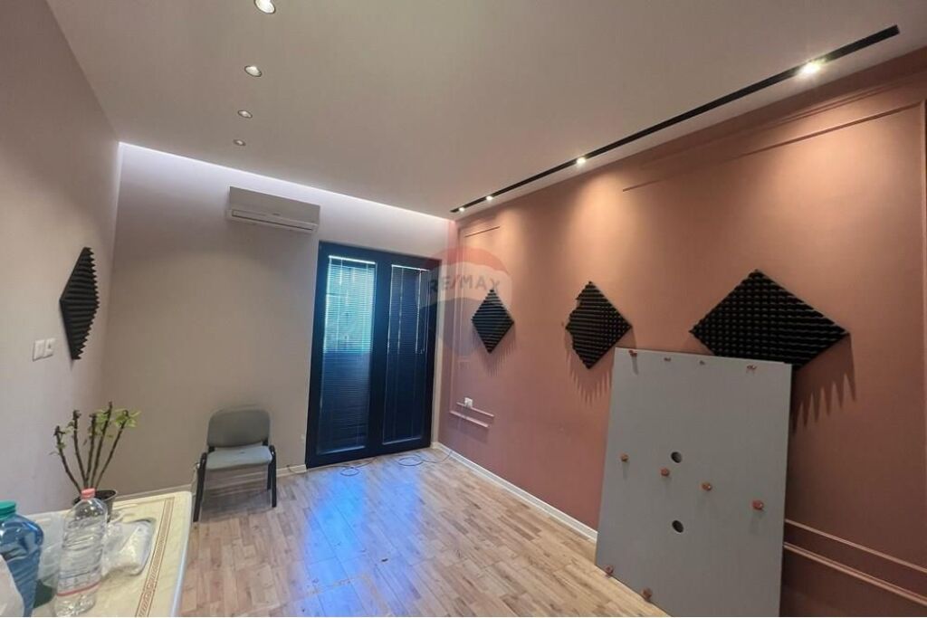 Office for rent at Square 21!