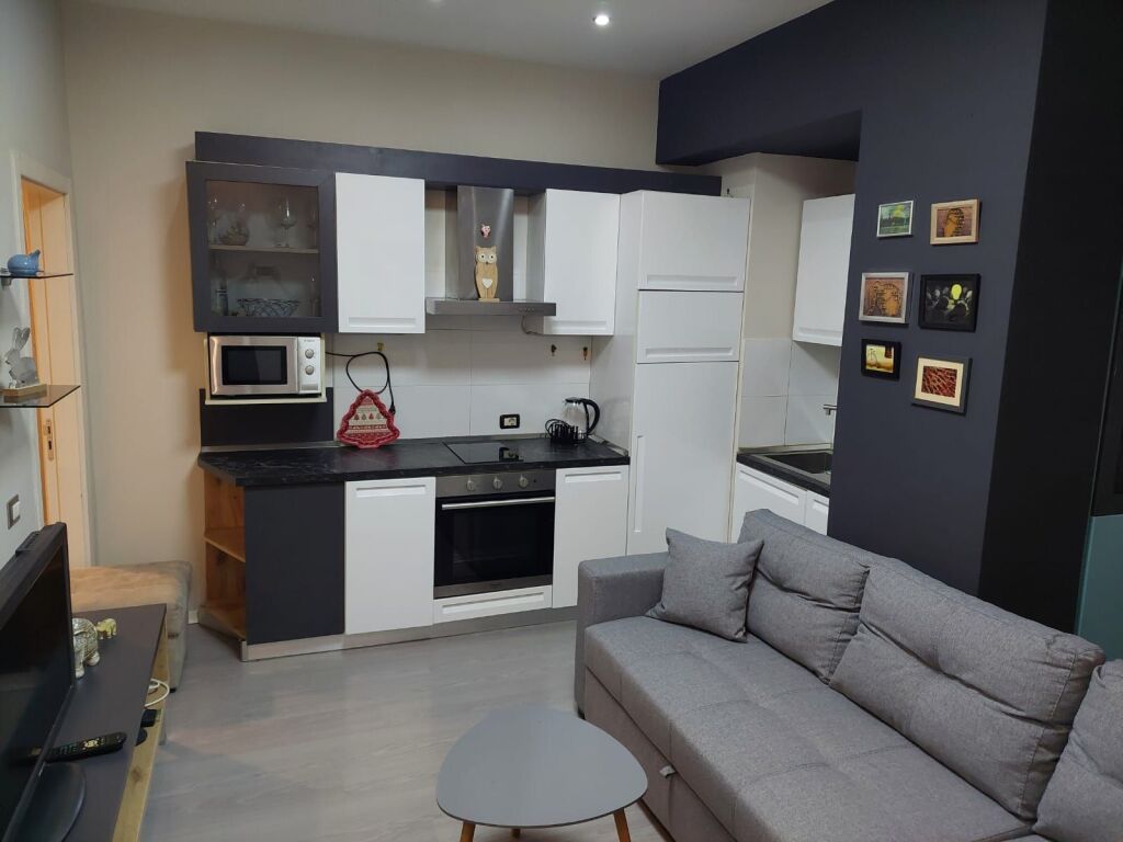 🏠 Jepet me qira apartament 1+1 i mobiluar📍 Vendndodhja: Rruga e Elbasanit💶 Çmimi: 600€/muaj