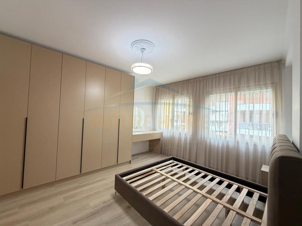 Shitet , Apartament 2+1+2 te “Lin” Yzberisht , Tirane