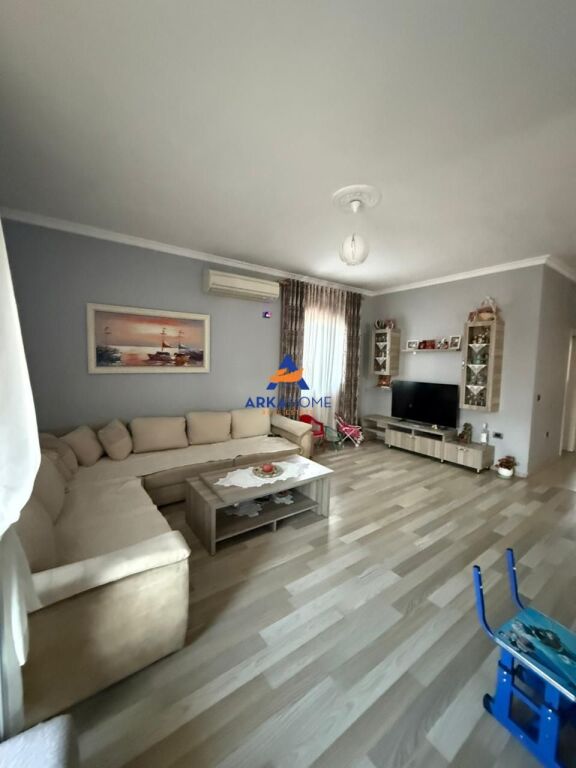 SHITET VILË ME 6 APARTAMENTE  "TE ISH SHESHI SHQIPONJA" 700.000 EURO (I DISKUTUESHEM)