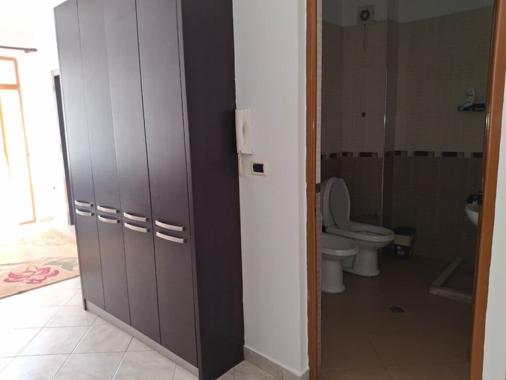 Apt 1+1+Ballkon te Pallatet Derveni, Rruga e Qelqit (Uji dhe administrimi i perfshire ne cmim) (JO AGJENSI)
