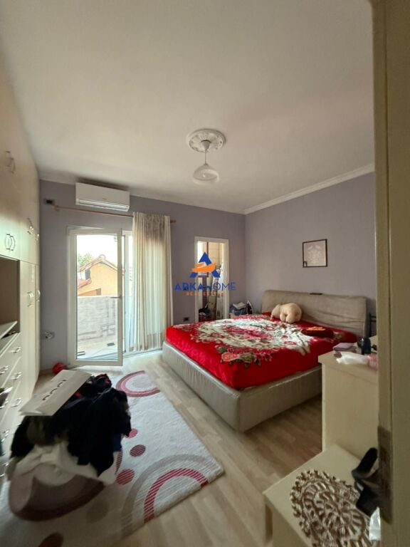 SHITET VILË ME 6 APARTAMENTE  "TE ISH SHESHI SHQIPONJA" 700.000 EURO (I DISKUTUESHEM)