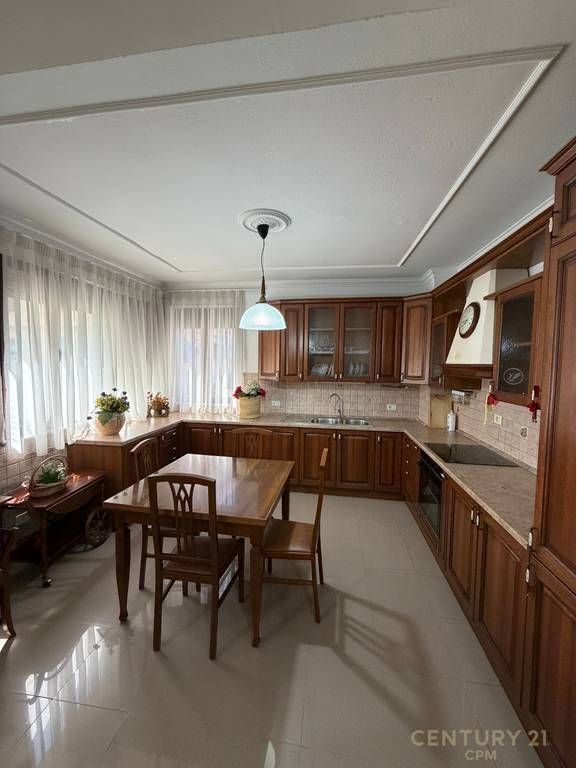 Appartamento 2+1+2 in affitto nella zona di Blloku 1.200 € /Mese