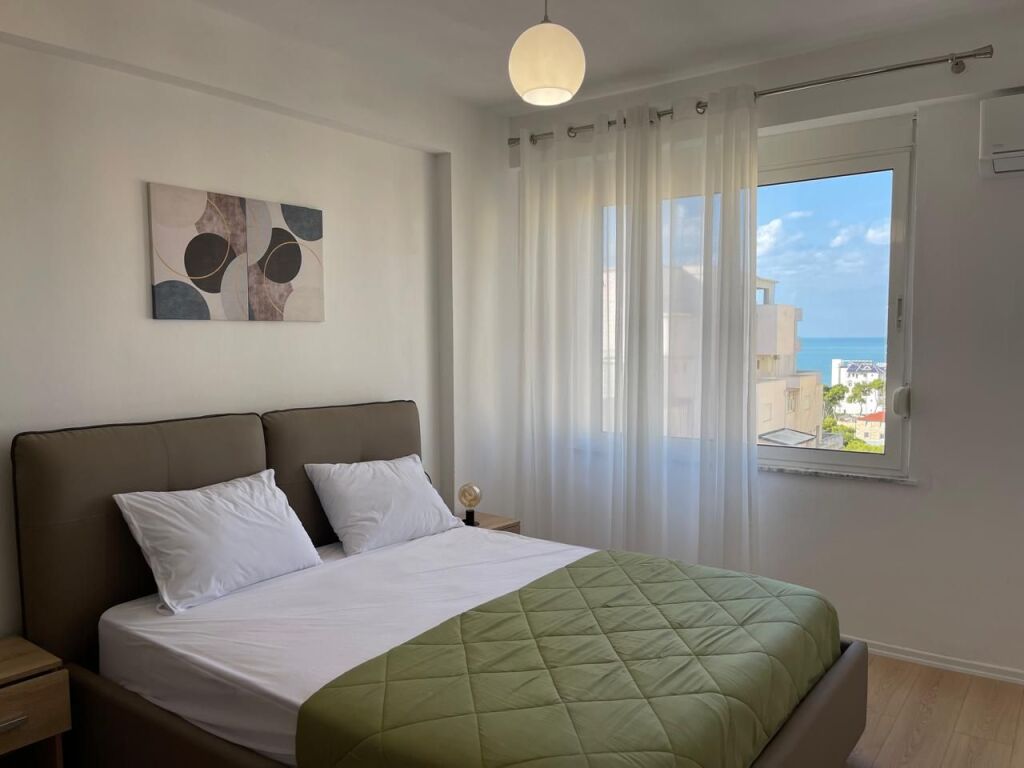 Jepet me Qera Apartament 2+1+2 Ne Plazh Hekurudha