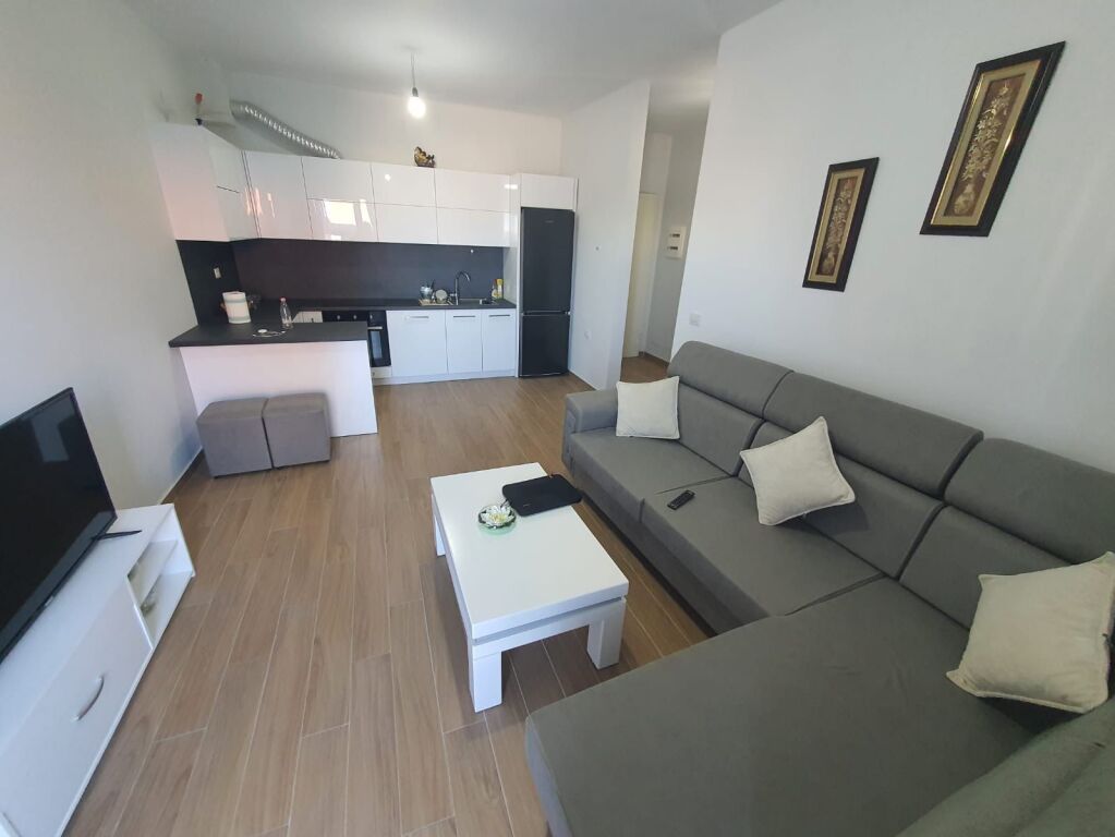 Jepet me qira 2+1+2 Ish Dogana 600€