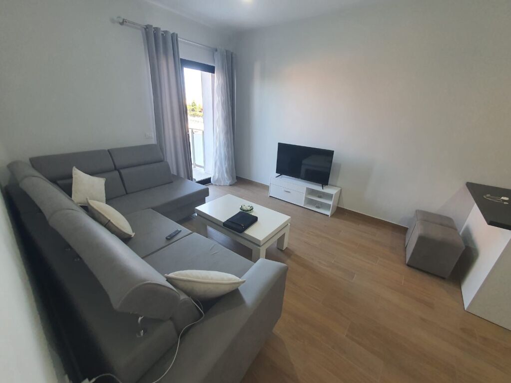Jepet me qira 2+1+2 Ish Dogana 600€