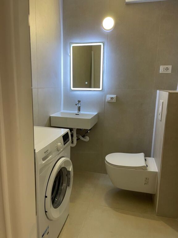 Jepet me Qera Apartament 2+1+2 Ne Plazh Hekurudha