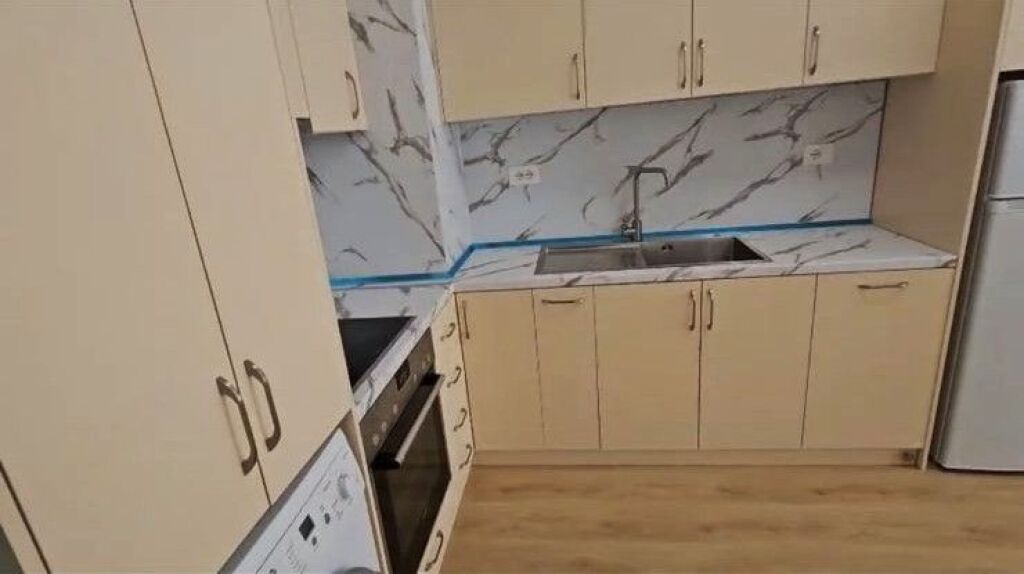 🏢Ne zonen e Ali Demit,Rezidenca Kadiu jepet me qera apartament 1+1,i sapo mobiluar. 40,000Leke