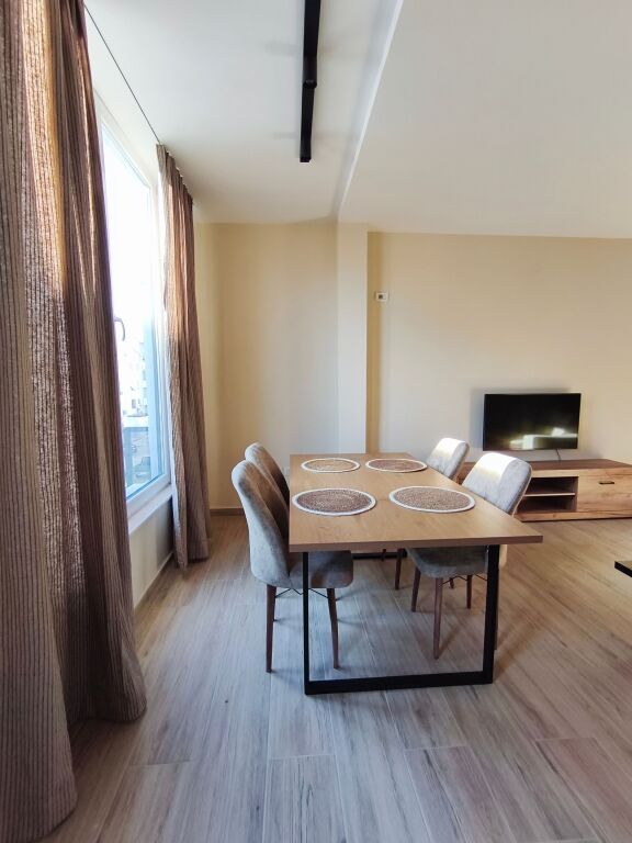Apartament Modern 2+1, i Rinovuar Plotësisht, 15 Minuta nga Qendra e Qytetit, Parkim Falas