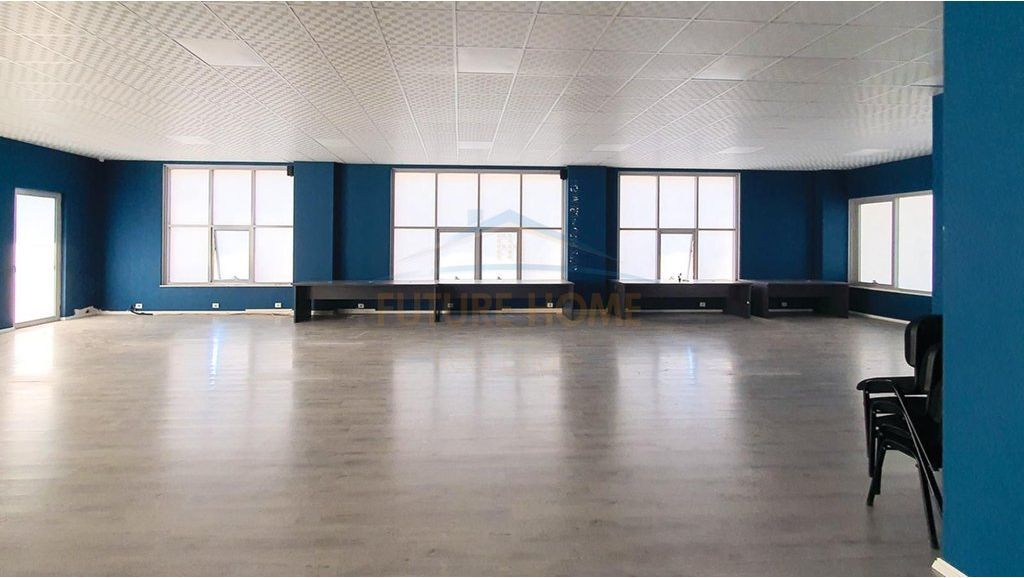 For sale, Business Premises, Bardhyl Street.