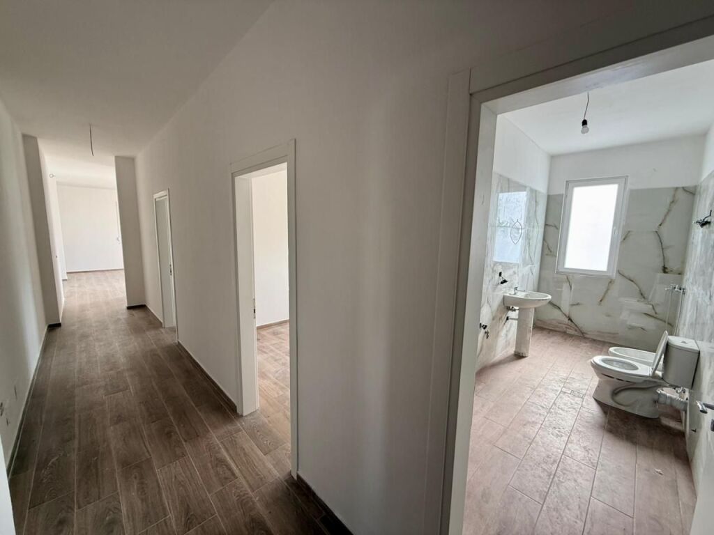 📣 SHITET Apartament 2+1 📍 Prane Nenstacionit Elektrik 🛣️ Rruga "Siri Kodra" ✨  💶 Cmimi 129.636 Euro