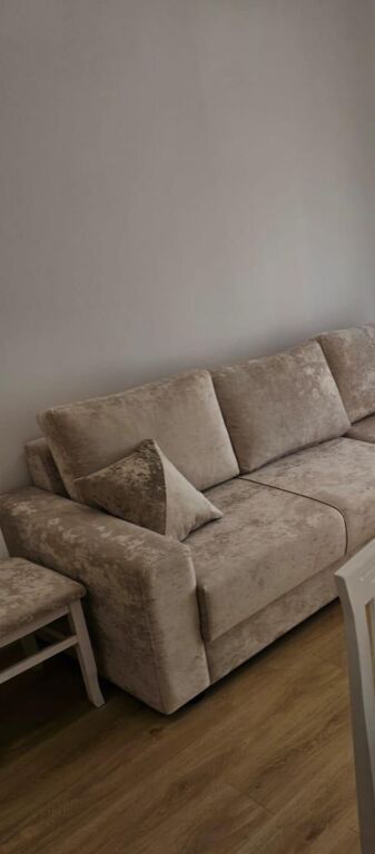 APARTAMENT 1+1. 35000 LEKE.ISH PARKU I AUTOBUZAVE.RRUGA BABE REXHA