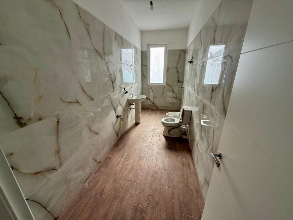 📣 SHITET Apartament 2+1 📍 Prane Nenstacionit Elektrik 🛣️ Rruga "Siri Kodra" ✨  💶 Cmimi 129.636 Euro