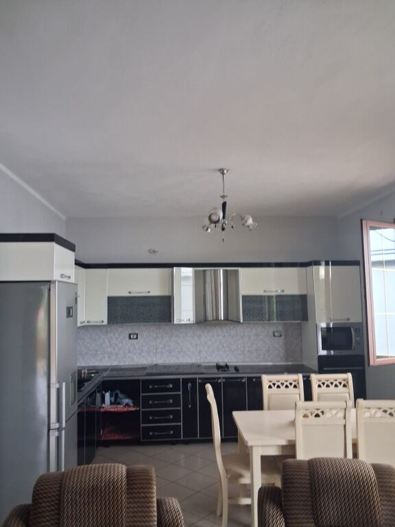 Affitto | Shtëpi private 2 + 1 | Laprakë | 400 €/mese