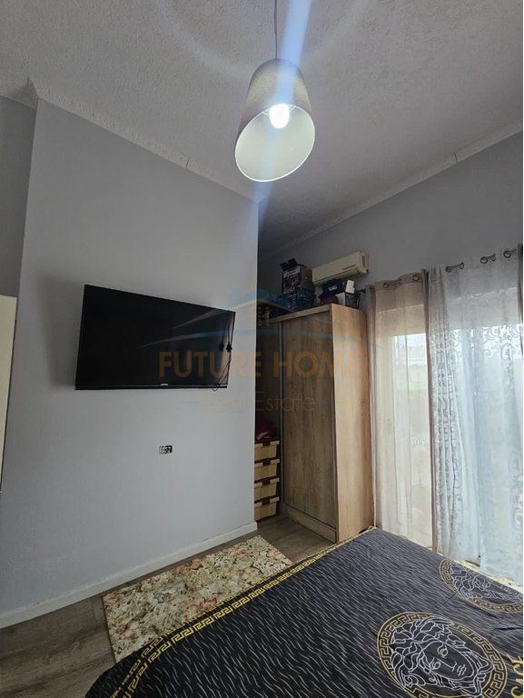 Shitet Penthouse, Rruga Portit, Durres