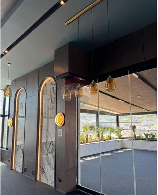 Ristorante - In Affitto - Palazzo con Frecce, Tirana