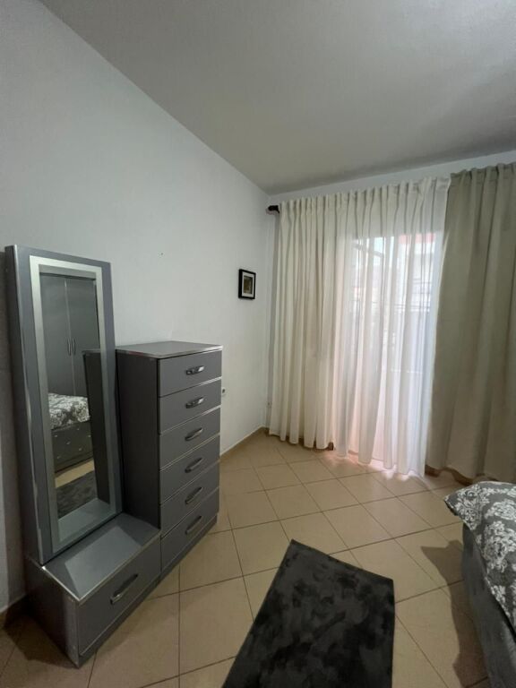 Jepet Apartament me Qira 1+1 - Rruga 5 Maji !