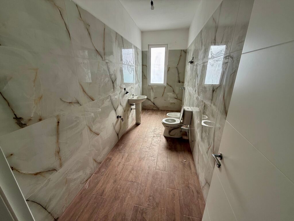 📣 SHITET Apartament 2+1 📍 Prane Nenstacionit Elektrik 🛣️ Rruga "Siri Kodra" ✨