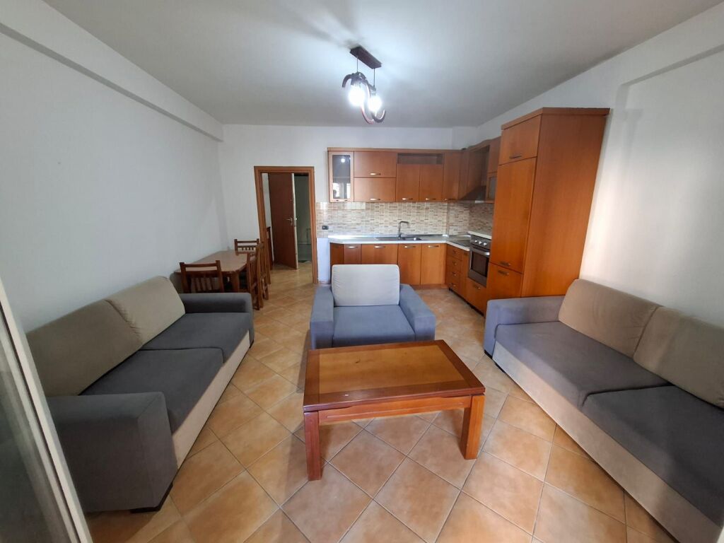 Jepet me Qera Apartament 1+1 Ne Qender te Durrsit