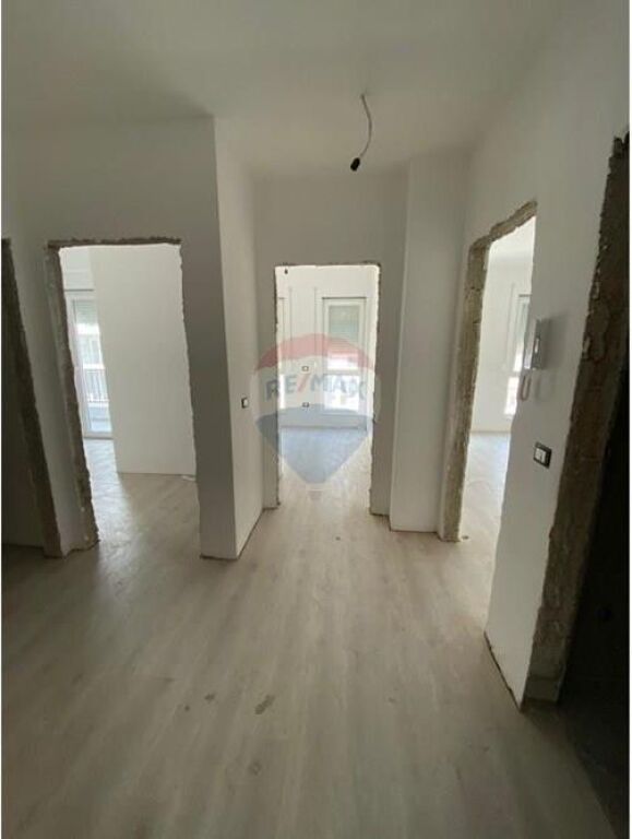 Shitet apartament 2+1 tek Univers City 🏡