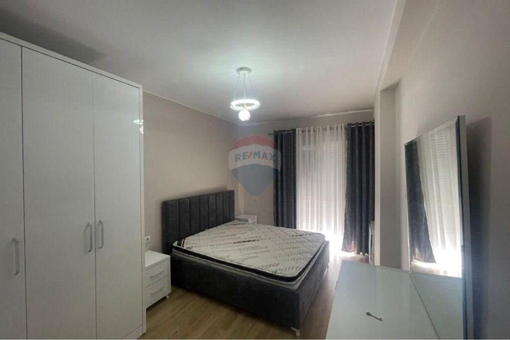 Shitet apartament 2+1 tek Univers City