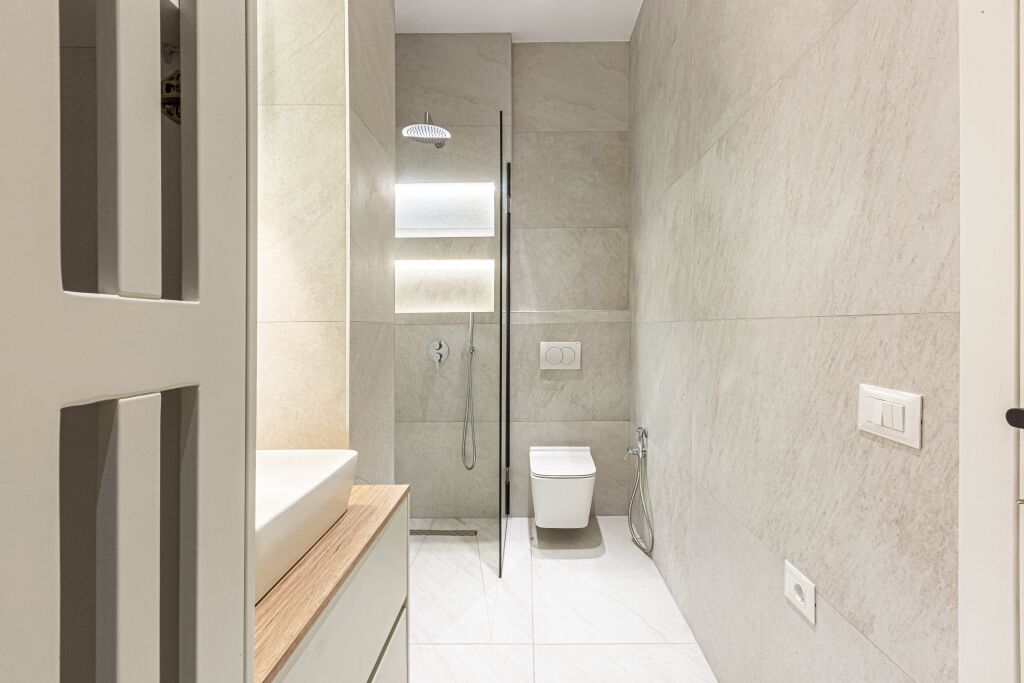 💫 94m² Perfeksion me Oxhak, Tarracë &amp; Verandë! 💥 Shitet Penthouse 1+1 Luxury P.2025 - Mbi 50K Investim &amp; Pamje Ballore (📍LIQENI THATË - RADISSON 🏢