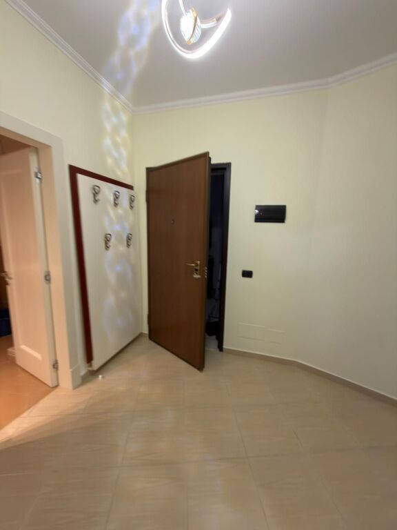 Apartment 1+1 with balcony for rent in the 21 Dhjetori area.