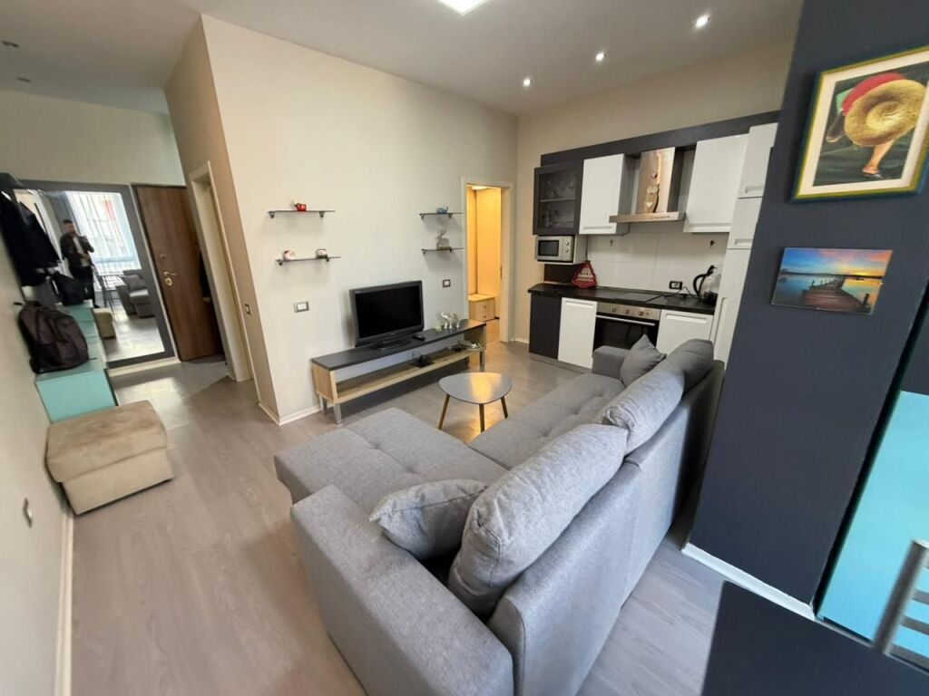 🏠 Jepet me qira apartament 1+1 i mobiluar📍 Vendndodhja: Rruga e Elbasanit💶 Çmimi: 600€/muaj