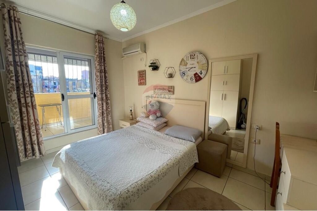 Shitet apartament tek Ish Tregu Elektrik, Tiranë 🏡