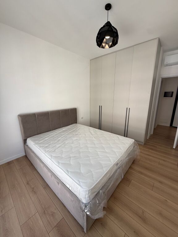 Tirane, jap me qera apartament 2+1+2 tualete+ Ballkon Kati 6, 90 m², 49.000 Lekë (Univers City)