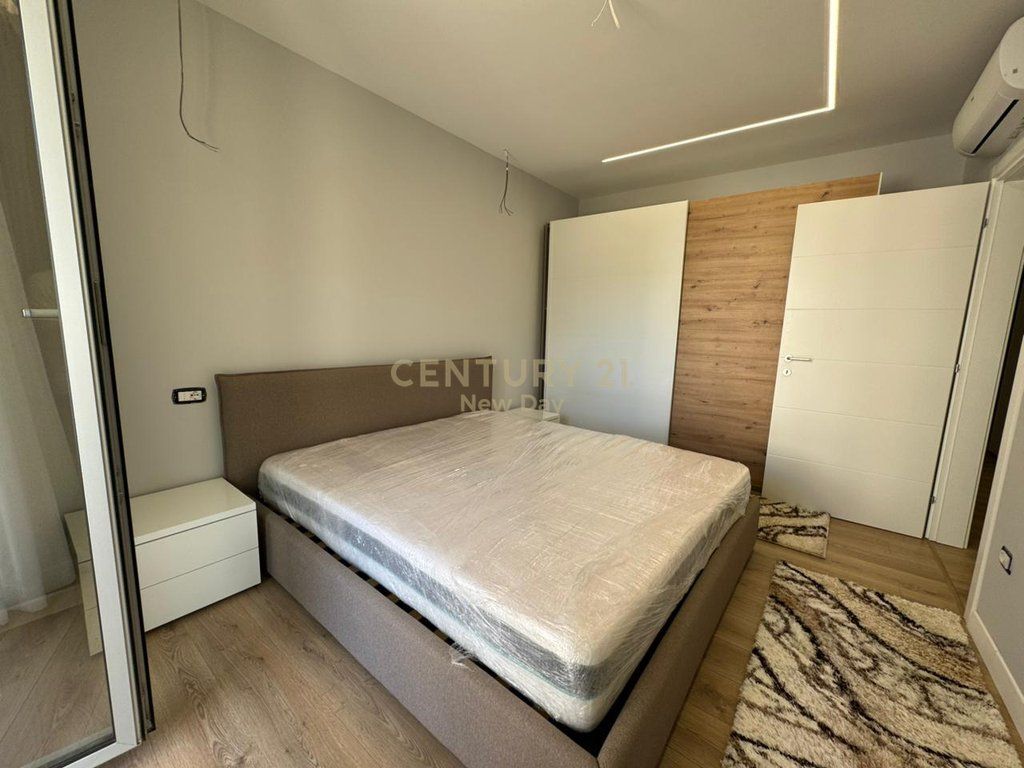 Jepet me Qira Apartament 2+1+2T Plus Post Parkimi ne Rezidencen Dyrrakium 1200€ | 100 m²