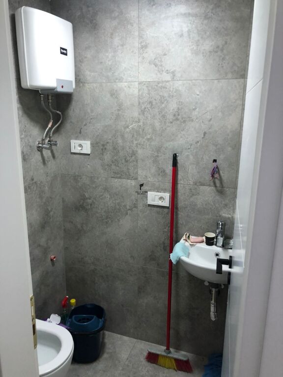 SHOP FOR RENT 20 M2 DON BOSKO 35,000 LEKE  FH-72075