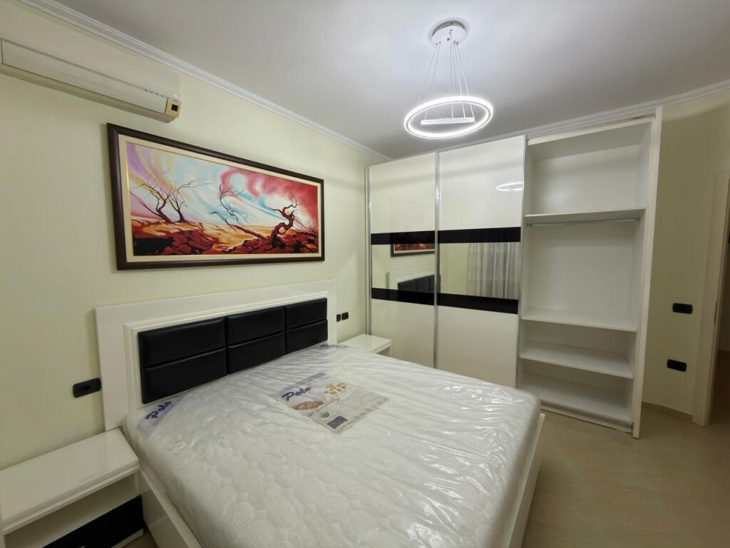 Apartment 1+1 with balcony for rent in the 21 Dhjetori area.