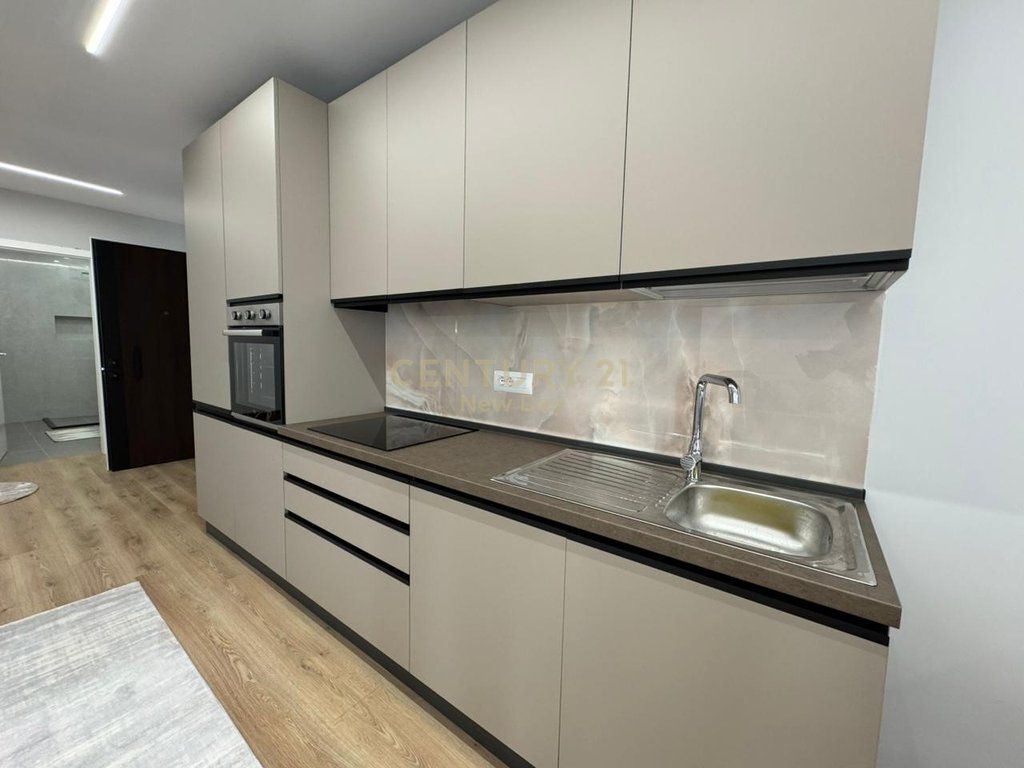 Jepet me Qira Apartament 2+1+2T Plus Post Parkimi ne Rezidencen Dyrrakium 1200€ | 100 m²