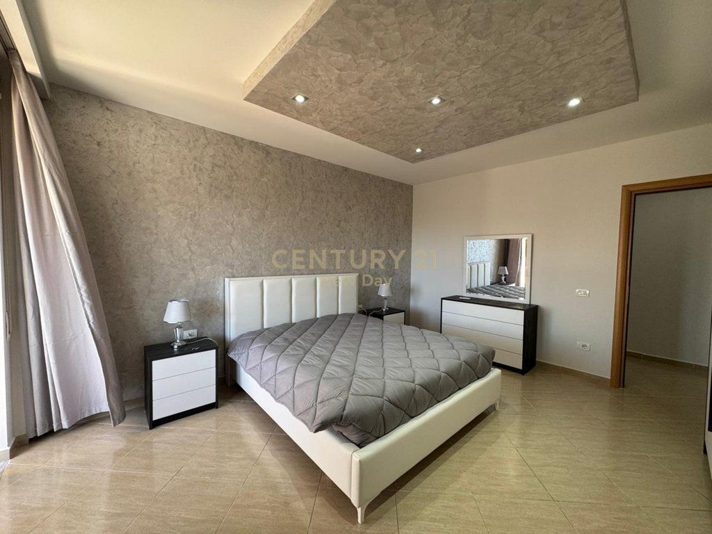 Apartament 2+1+2 T Plus Garazh me Qira në Plazh, Durrës - 700€ | 115 m²