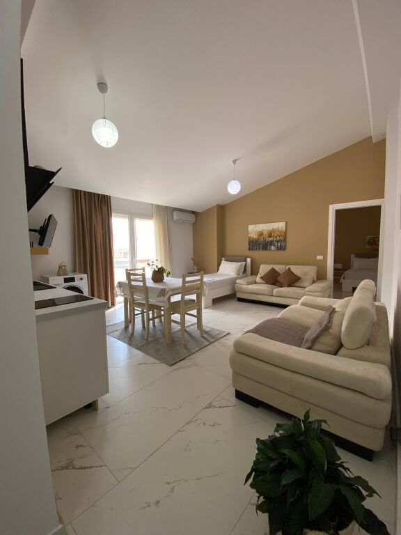 🌊 APARTAMENT ME QIRA | UJI I FTOHTË, VLORË