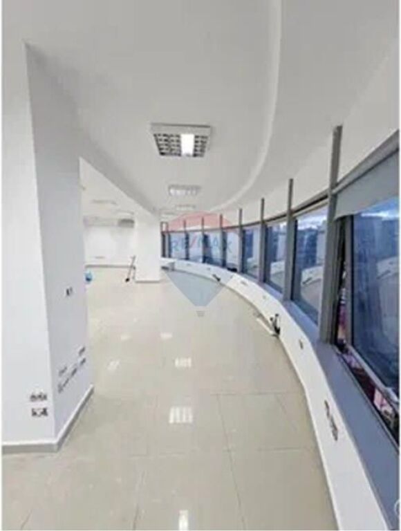 Jepet me qira ambient zyrash tek Selvia 🏢