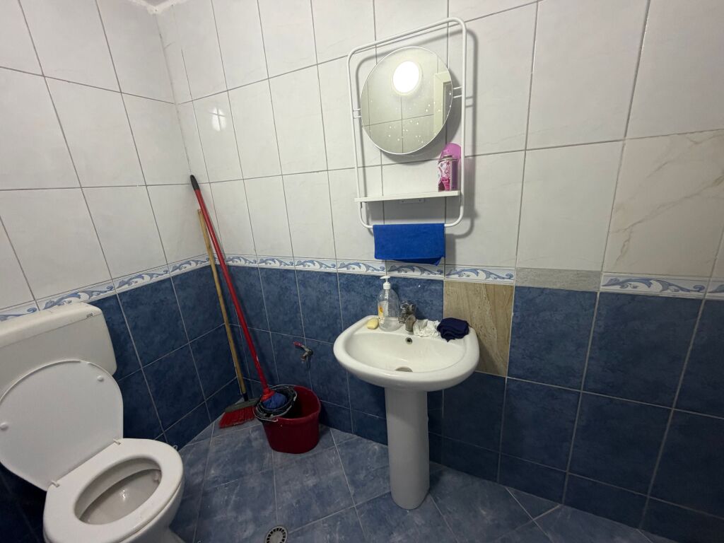 Ambjent me qera,45 m2,te radisoni liqeni i thate,500 euro