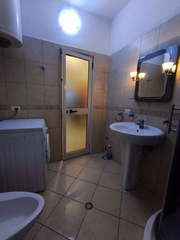 Apartament komod 1+1 me ballkon – afër plazhit në Golem