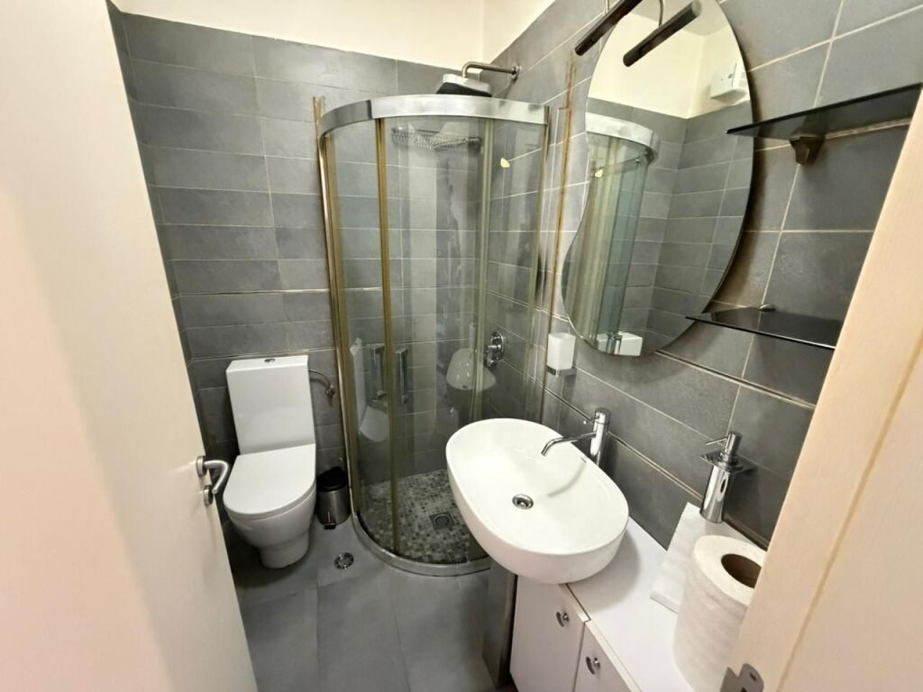 🏠 Jepet me qira apartament 1+1 i mobiluar📍 Vendndodhja: Rruga e Elbasanit💶 Çmimi: 600€/muaj